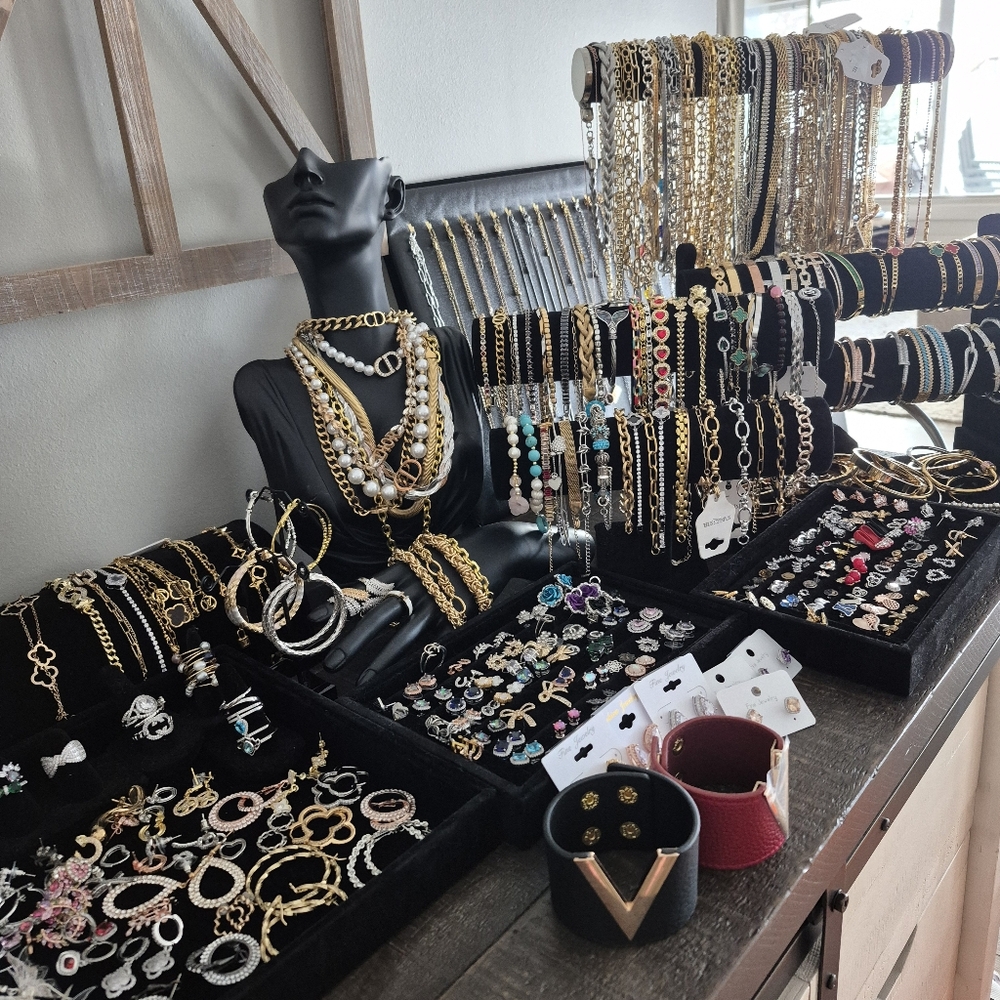 BEAUTIFUL JEWELRY!!